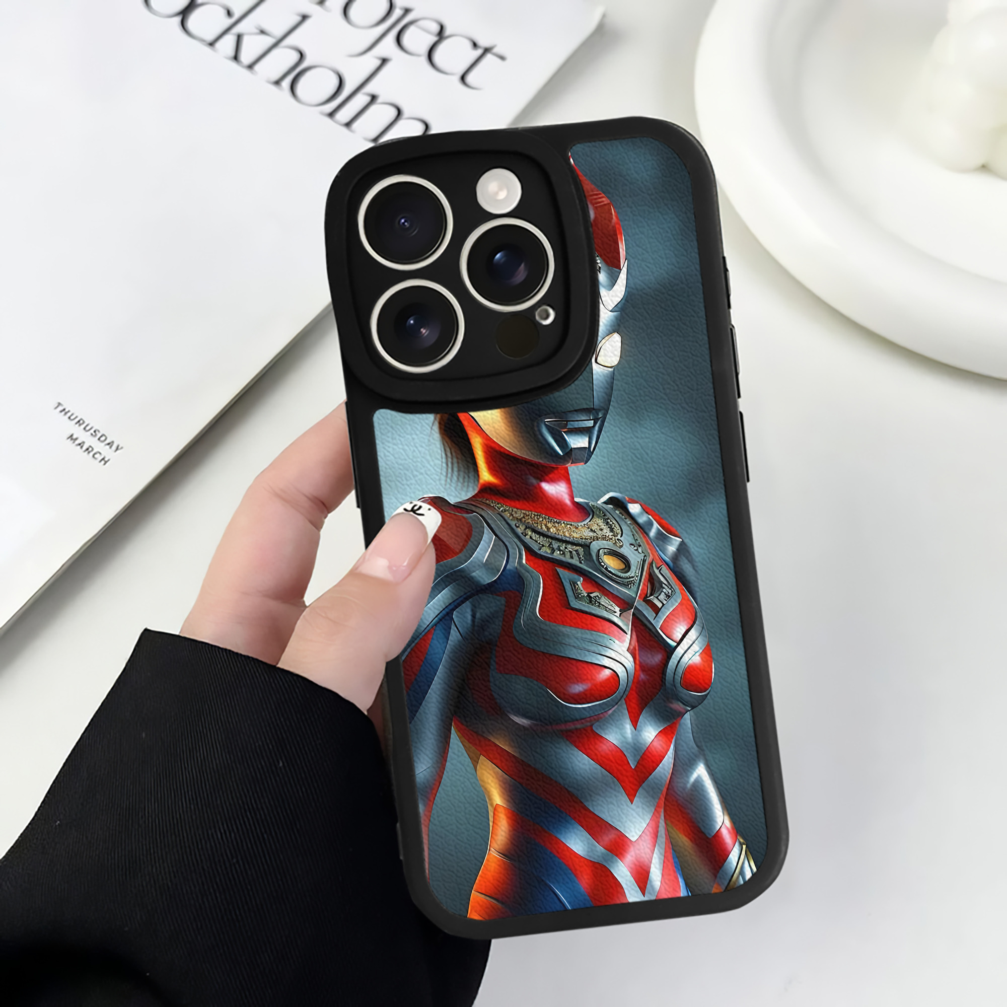 （画像用） ウルトラマン Ultraman 【iPhone 16シリーズ対応】シリコンスマホケース（レザー調） 材質：シリコン